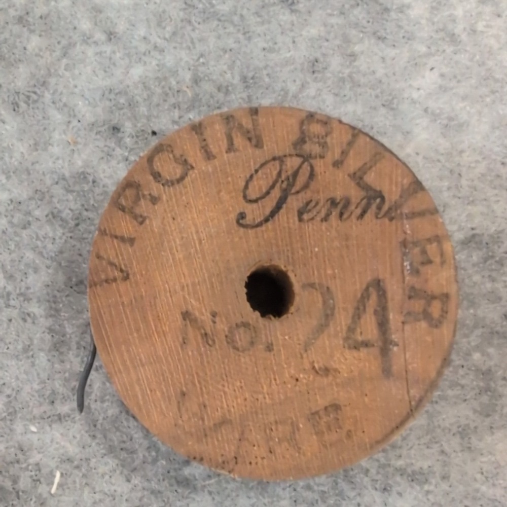 Vintage Virgin Biler Penny Holder No 24 Wooden Spool Thread Wire 1 Yd - Picture 1 of 3